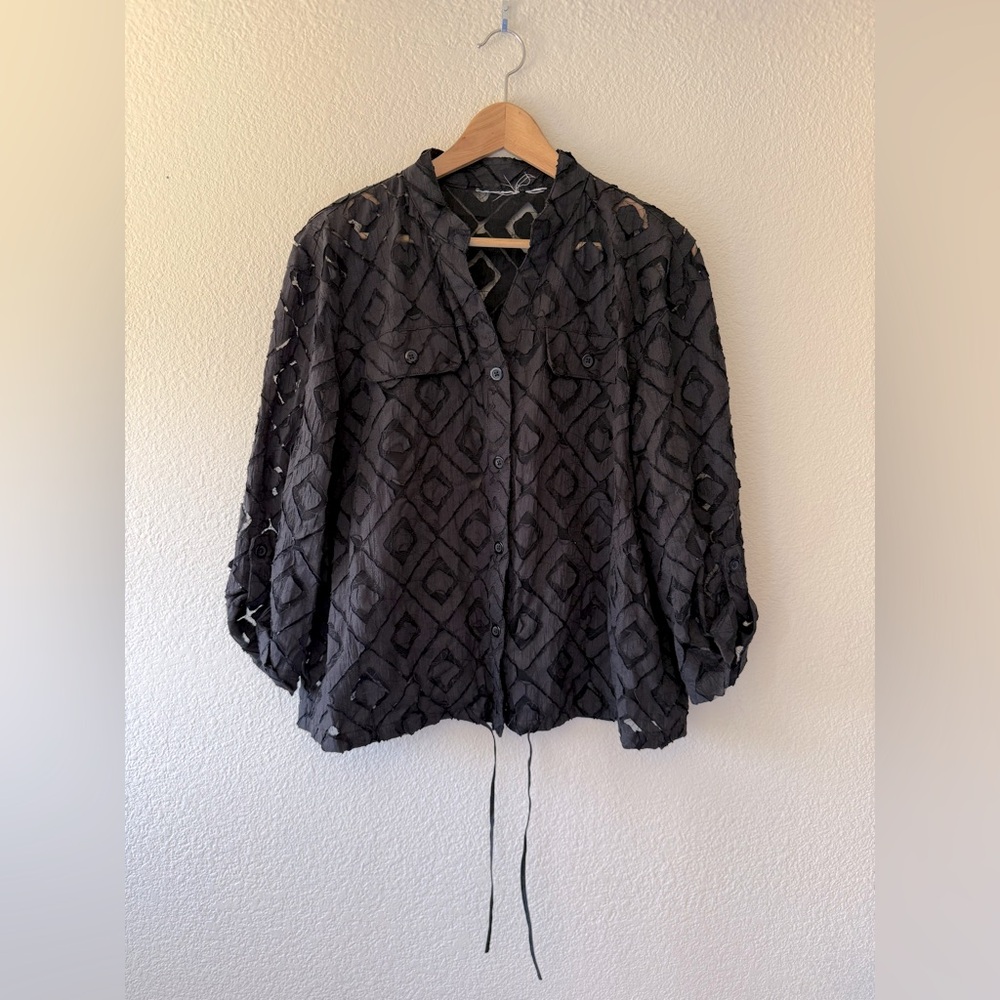 ALFRED DUNNER Geometric Cutout Button-Down Blouse